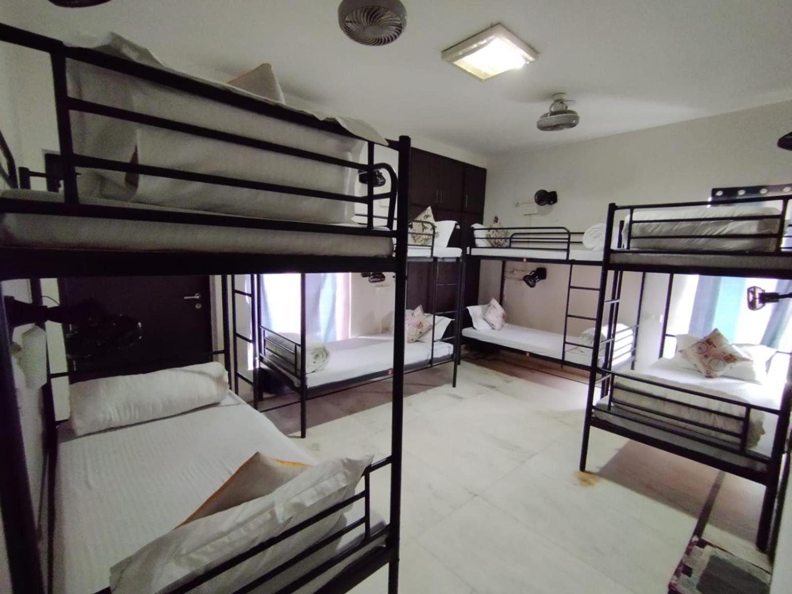A Sleepy Fox Hostel Нью-Дели Экстерьер фото