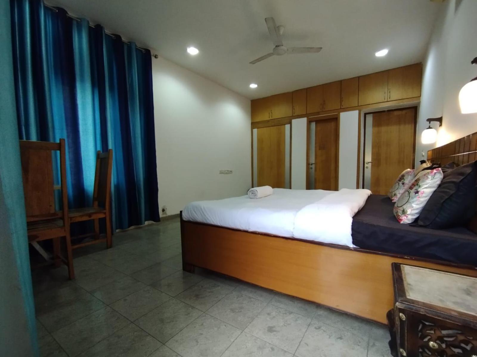 A Sleepy Fox Hostel Нью-Дели Экстерьер фото