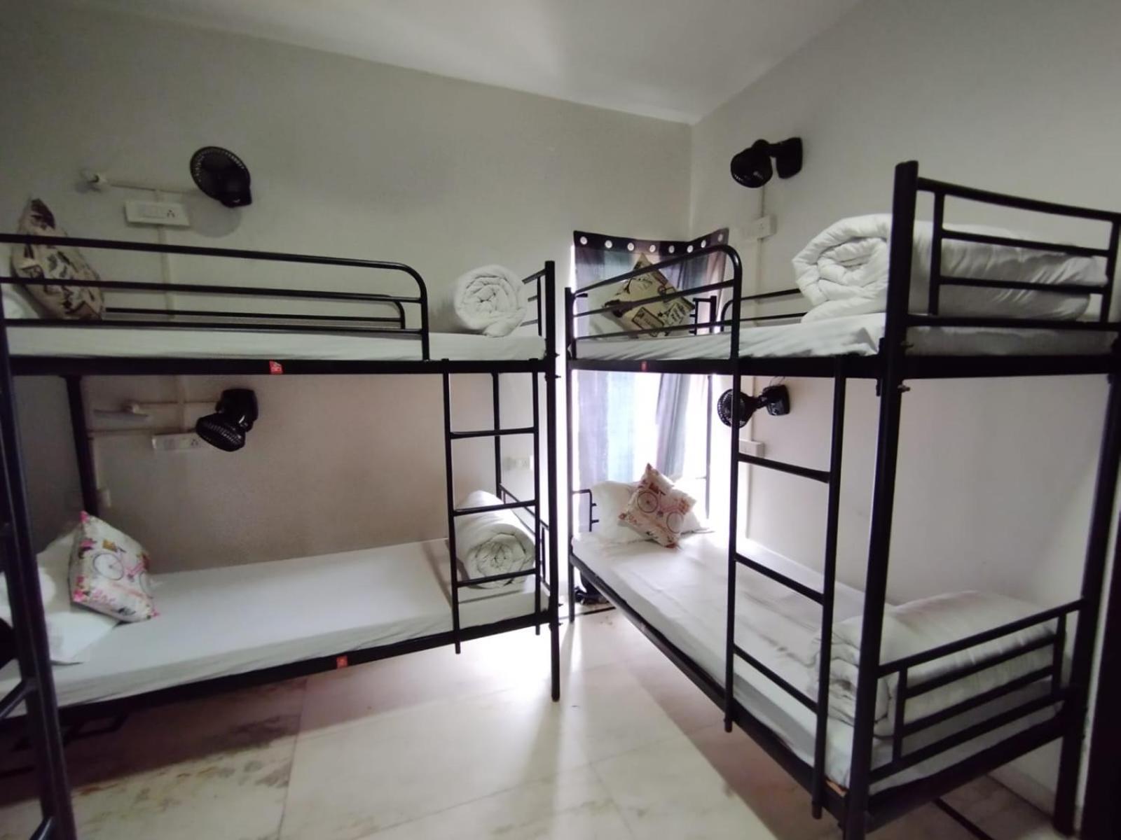 A Sleepy Fox Hostel Нью-Дели Экстерьер фото