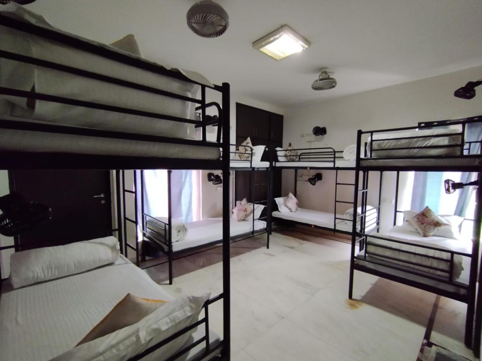 A Sleepy Fox Hostel Нью-Дели Экстерьер фото