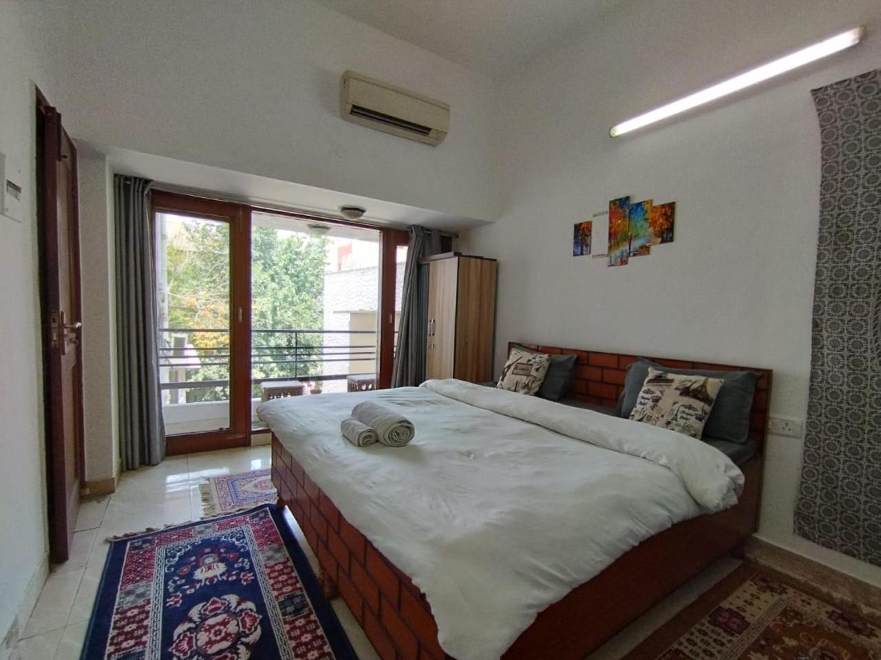 A Sleepy Fox Hostel Нью-Дели Экстерьер фото
